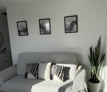 Torrox Costa Apartamento | Apartamento Florkin vacacional acogedor recién reformado con vistas al mar