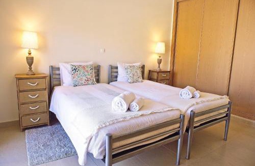 Albardeira Apartamento | Apartamento moderno perto da marina e da praia