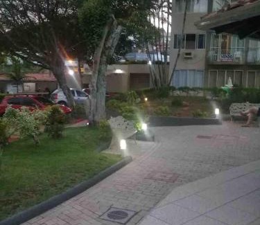 Pioneiros Apartamento | Apartamento para casais próximo à roda gigante com uma vaga de garagem