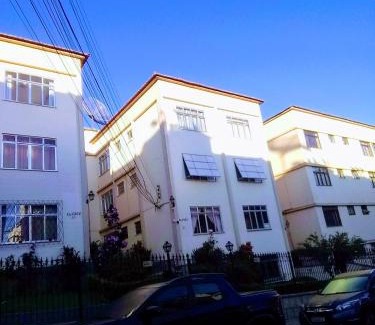 Teresopolis Apartamento | Apartamento próximo a avenida, localizado no 3 pavimento em prédio sem elevador, não cobramos taxa extra