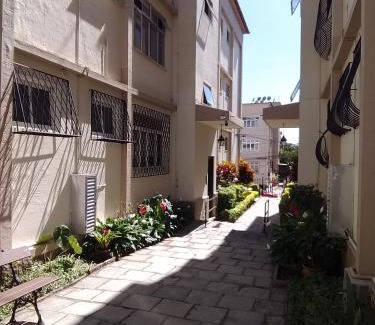 Teresopolis Apartamento | Apartamento próximo a avenida, localizado no 3 pavimento em prédio sem elevador, não cobramos taxa extra