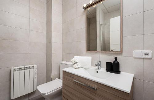 Almenara Apartamento | Apartamento Premium Plaza Castilla WiFi Rápido Torres KIO