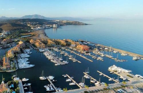 Sotogrande Apartamento | Apartamento Puerto de Sotogrande con vistas al mar