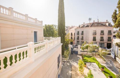 Pinto Apartamento | Apartamentos Plaza de Santiago - Estudios Turisticos - 1 LLAVE