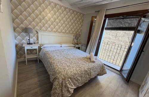 Adahuesca Apartamento | Apartamentos Vino Tinto y Restaurante Tomate Rosa