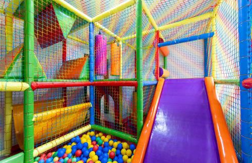 Ustka Apartamento | Apartamenty Bałtyckie - Grand Baltic - WIFI, Klimatyzacja, Sala Zabaw, Taras wypoczynkowy, centrum Ustki