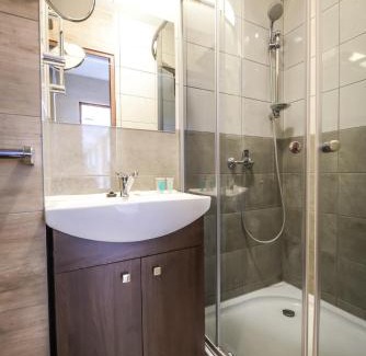 Wadowice Hostal | Aparthotel WADOWICE & Hostel GENERY