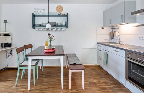 Boetzingen Apartamento | Apartamento 'Ferienwohnung Schambachhof' con vistas a la montaña, terraza privada y Wi-Fi