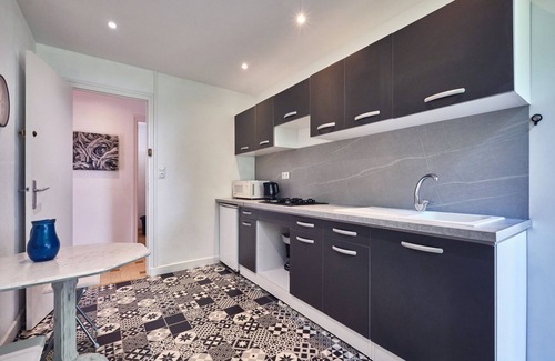 Saint-Geoire-en-Valdaine Apartamento | Apartamento 'Gîte Du Château St Geoire Véronique' con jardín compartido