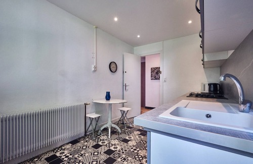 Saint-Geoire-en-Valdaine Apartamento | Apartamento 'Gîte Du Château St Geoire Véronique' con jardín compartido