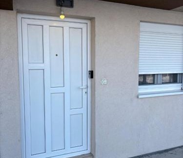Lazarevac Apartamento | Apartman Helena 2