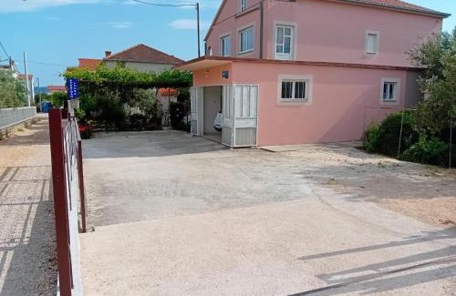 Kastel Stafilic Apartamento | Apartman Laura