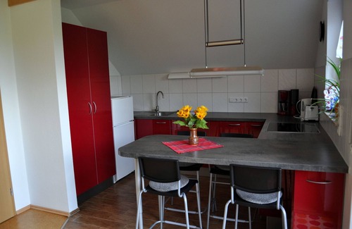 Markersdorf Apartamento | Apartamento 'Ferienwohnung Sonnenblume 2' con vistas a la montaña, balcón y Wi-Fi