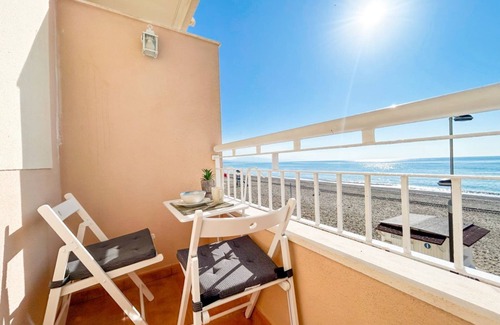 San Luis de Sabinillas Apartamento | Apartamento en 1ª línea de playa de Sabinillas con vistas al mar