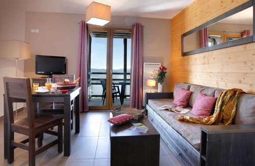 Font-Romeu-Odeillo-Via Apartamento | Apartment in the heart of the Font-Romeu resort with Swimming pool / Sauna / Hammam