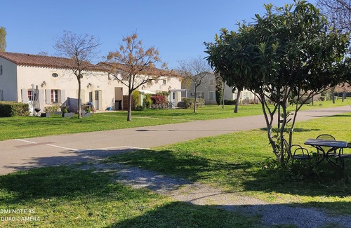 Gallargues-le-Montueux Casa | Apartment in the Camargue with swimming pool