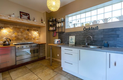 Villeneuve-les-Montreal Apartamento | Apartment 'Baroque' with Balcony, Wi-Fi and Air Conditioning - Villeneuve-lès-Montréal