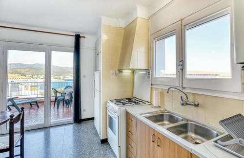 Llanca Apartamento | Apartamento "Ático Vistas Llançà" cerca de la playa con vistas al mar y terraza