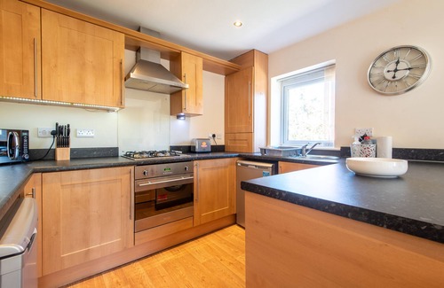 Worksop Apartamento | 11 Woodland Court-Moderno-Apartamento-Baño privado