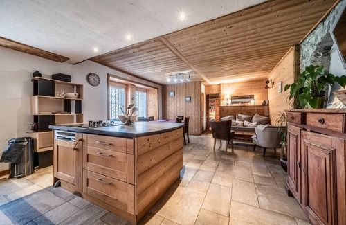 Sixt-Fer-a-Cheval Apartamento | Apartamento '110 M2 Rénovés Dans Ancienne Ferme' con vistas a la montaña, terraza privada y Wi-Fi