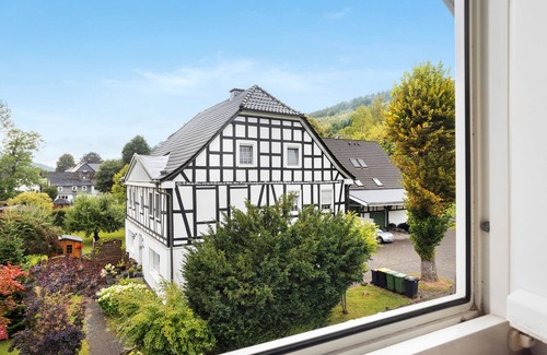 Saalhausen Apartamento | Apartamento '2 Bergblick, 50qm' con vistas a la montaña, jardín compartido y Wi-Fi