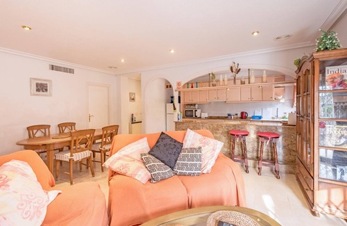 Benferri Apartamento | Apartamento de 5 estrellas en Alicante con piscina y jardín privados, Wi-Fi, Sky TV y Netflix