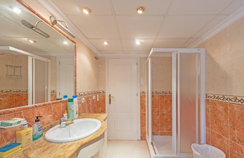 Benferri Apartamento | Apartamento de 5 estrellas en Alicante con piscina y jardín privados, Wi-Fi, Sky TV y Netflix