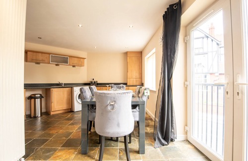 Worksop Apartamento | Moderno-Apartamento-Baño Privado