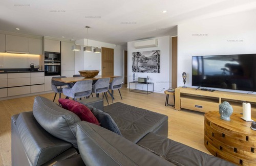 Rovagny Apartamento | Apartment Adret 6 people Sunny Side Apartment with Pool, Lake and Mountain Views