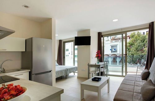 Playa de Mogan Apartamento | Apartamento Albamar 1C con vistas a la montaña, Wi-Fi, aire acondicionado, balcón y terraza