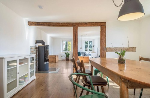Tettnang Apartamento | Apartamento 'Am Hopfengarten' con vistas a la montaña, jardín y Wi-Fi
