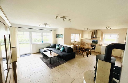 Lenne Apartamento | Apartamento 'Am Kamp' con vistas a la montaña, terraza privada y Wi-Fi