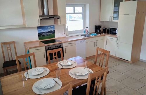 Lenne Apartamento | Apartamento 'Am Kamp' con vistas a la montaña, terraza privada y Wi-Fi