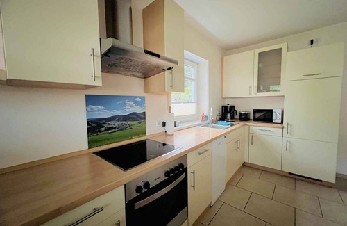 Lenne Apartamento | Apartamento 'Am Kamp' con vistas a la montaña, terraza privada y Wi-Fi