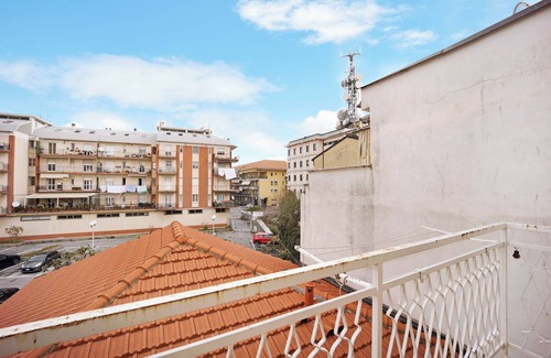 Albenga Apartamento | Apartamento 'Ama' con balcón, Wi-Fi y aire acondicionado