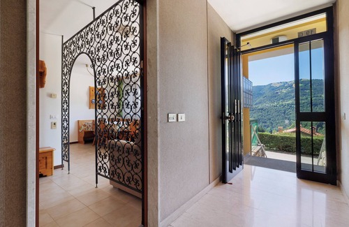 Brentonico Apartamento | Apartment 'Antonia' with Mountain View, Private Terrace and Wi-Fi