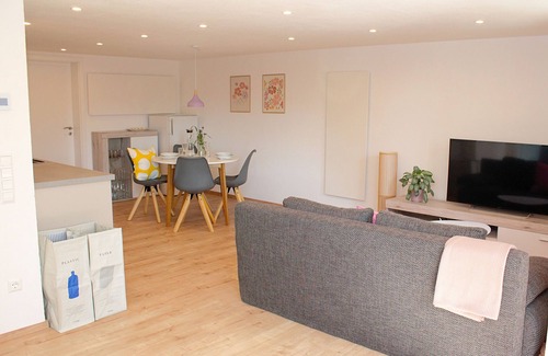 Gemarkung Tieringen Apartamento | Apartment 'Apfelwiese' with Private Terrace, Private Garden and Wi-Fi