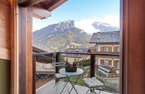 Valdisotto Apartamento | Apartamento "Aria di Casa Reit" con vistas a la montaña, jardín compartido y Wi-Fi