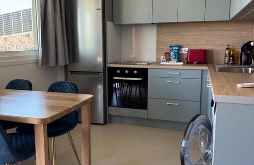 Lygia Apartamento | Apartment 'Asmira' with Sea View, Wi-Fi and Air Conditioning