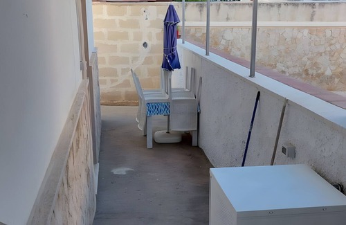 Marina di Lizzano Apartamento | Apartamento 'Bagnara Queen' con vistas al mar y jardín compartido