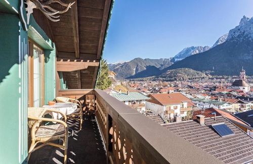 Mittenwald Apartamento | Apartamento 'Bergkristall' Cerca del remonte con vistas a la montaña, Wi-Fi y balcón