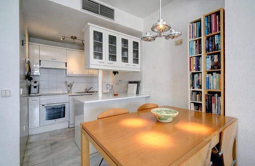 Nueva Milla de Oro Apartamento | Apartamento "Boulevard 205" con vistas al mar, piscina, balcón, terraza y jardín