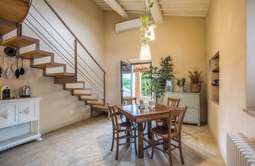 La Cetina Apartamento | Apartamento 'Brotes Appartamento Ciliegio' con piscina compartida, Wi-Fi y aire acondicionado