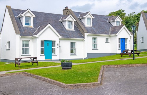 Dingle Apartamento | Apartment by Interhome