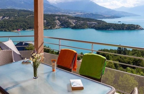 Chorges Apartamento | Apartamento en Lago Serre-Ponçon con Piscina