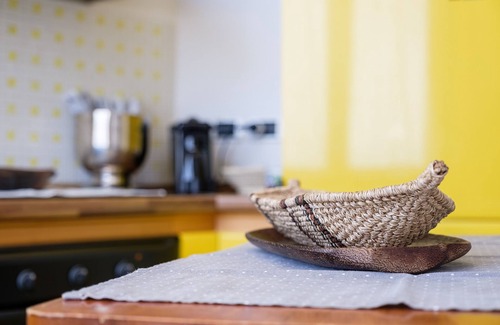 Province of Messina Apartamento | Apartamento 'Casa Malù' con vistas al mar, jardín y Wi-Fi