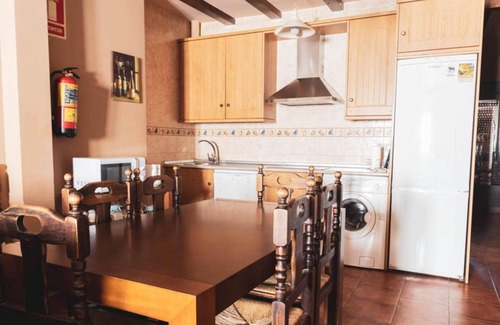 Cardenosa Apartamento | Apartment 'Casa Rural El Caño Del Santo' with Private Terrace and Balcony