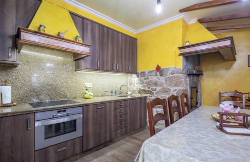 Barro Casa | Apartamento 'Casa Rural Os Carballos' con piscina privada, Wi-Fi y aire acondicionado