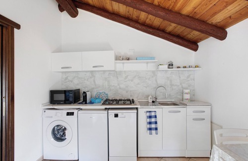 Montan-Angelin-Arensod Apartamento | Apartamento 'Casa Sabrina - Appartamento Bianco' con vistas a la montaña, terraza privada y Wi-Fi