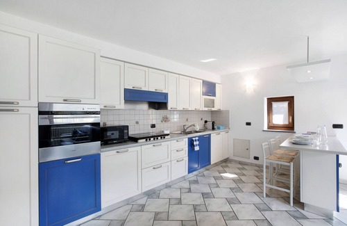 Montan-Angelin-Arensod Apartamento | Apartamento 'Casa Sabrina - Blu' con vistas a la montaña, jardín privado y Wi-Fi